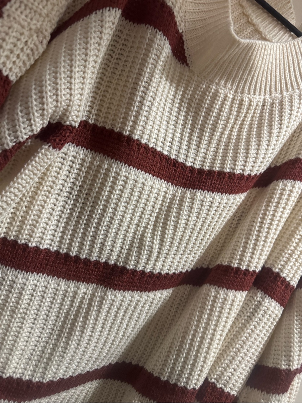Source Unknown Cream Sweater with Rust Stripe Accents - Picture 4 of 6